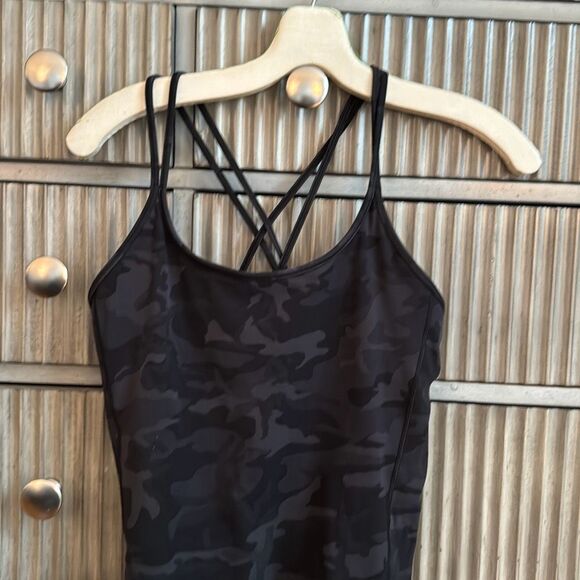 Lululemon Free To Be Tank Incognito Camo Multi Grey size 8 - Picture 4 of 10